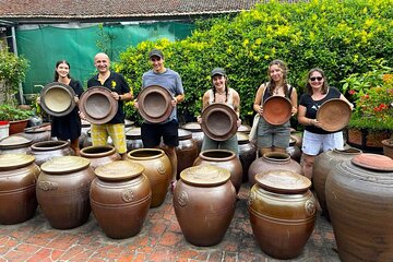 Hanoi: Discover Duong Lam Ancient Village in a Small Group Tour