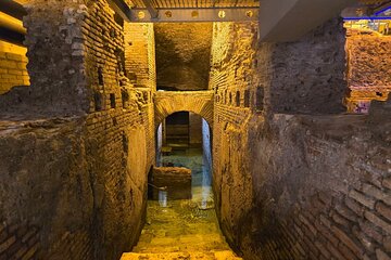 Walking Tour of Vicus Caprarius & The Fountains - Up To 6 People