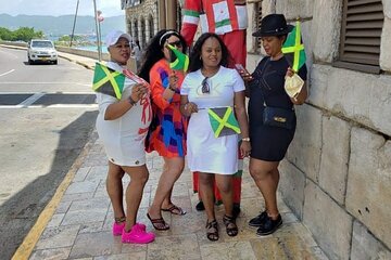 Montego Bay Combo: Bamboo rafting,Margaritaville and Shopping 