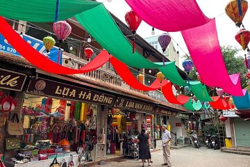 Van Phuc Silk and Duong Lam Village Private Day Trip from Hanoi