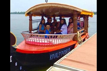 Alalppuzha Private Backwater Shikkara Boat Experience 