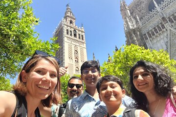 Exclusive Tour with Cathedral - Giralda Tower and Columbus tomb