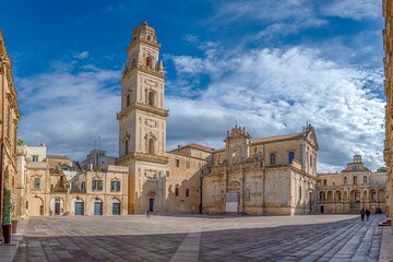 Private transfer from Naples to Lecce with 2h Sightseeing Stop