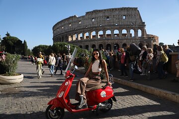 Rome Vespa Tour and Professional Photoshoot