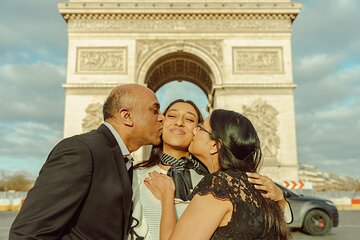 Paris Professional Photoshoot at the Arc de Triomphe