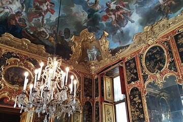 Turin Royal Palace Kid-Friendly Tour with Armory and Holy Shroud