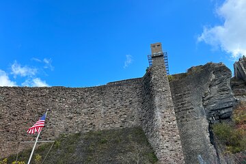 Guided Hike Along the Niagara River Gorge to Power Plant Ruins