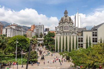 Private City Tour of Medellín and Comuna 13 Experience