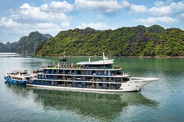 Doris Cruise 5 star cruise 3 days visiting Halong - Lan Ha Bay 