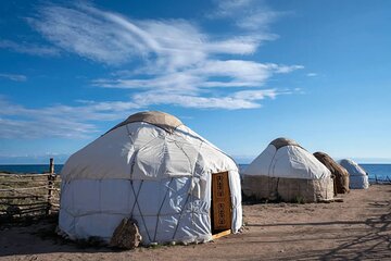 2-Day Issyk Kul Small Group Tour with Yurt Stay and Eagle Show 