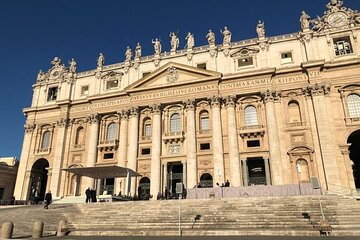 Saint Peter's Basilica and Papal Tombs tour with reserved access