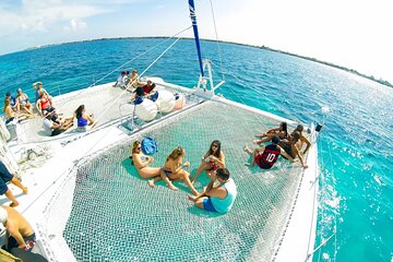Isla Mujeres: Catamaran Tour with Snorkeling Food, Drinks, Beach