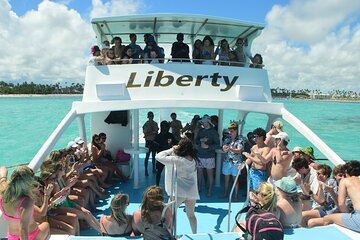 Punta Cana Catamaran: Nonstop Spring Break Party Experience