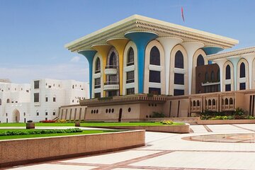 Discover Muscat & Explore Daymaniyat Snorkeling