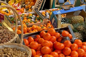 Historical Walk Markets and Gastronomy in the Latin Quarter