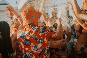 Pula: Boom Boat Party – Sunset Cruise, Drinks, DJ & After-Party
