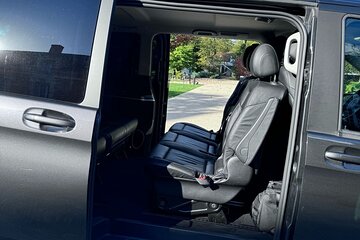 Private Transfer Between Paris and Disneyland