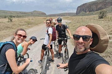 Day Tour: Hell's Gate National Park and Lake Naivasha Boat Ride