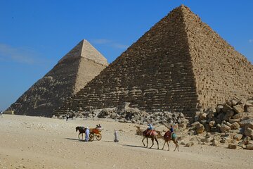 Guided Tour of the Giza Pyramids and Egyptian Museum 