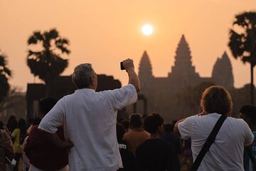 Sunrise Angkor Wat, Bayon and Ta Prohm -Share Tour (half day)