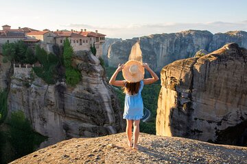 Athens: Meteora Monasteries and Hermit Caves Day Tour with Lunch