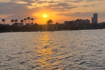 Golden Hour Dinner Cruise Scenic Views from Cairo