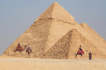 Pyramids (Shared): tour with experienced tour guide