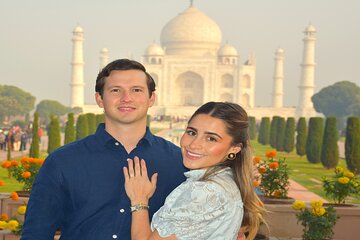 Sunrise Taj Mahal & Agra Fort Tour By Car From Delhi with 5 Star Breakfast