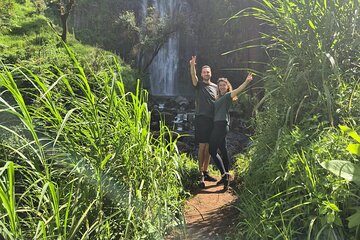 Arusha: Materuni Waterfall and Coffee Tour with Packed Lunch