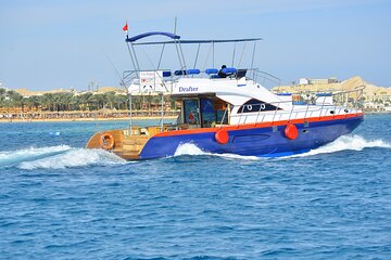 Private Boat to Dolphin House with Parasailing & Lunch - Hurghada