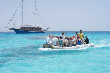 Marsa Alam: Pirates Sailing Boat Cruise to Turtle Bay with Pickup