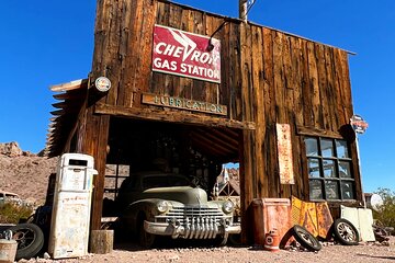 Small Group Ghost Town, 7 Magic Mountains, Las Vegas Sign