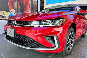 Round Trip Airport Transfer by Sedan Vehicle 