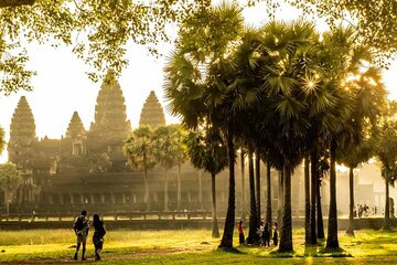 Angkor Thom Ta Prohm and Sunset in Angkor Wat Golden Hour Tour