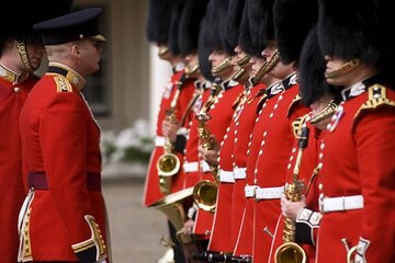 Walking Tour Changing of the Guard at Buckingham Palace