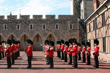 Private Archaeologist Led Stonehenge & Windsor Castle Tour