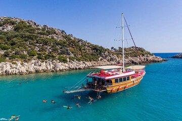 Alanya Relaxing Boat A Peaceful Escape on the Turquoise Coast