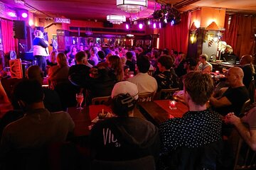 Monday Night Laughs: Stand up comedy in English