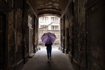Jewish Quarter tour Budapest: Ghetto wall and Great Synagogue
