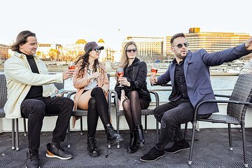 60 Minutes Sightseeing Cruise with Unlimited Rose Wine