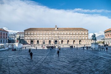 Royal Palace Napoli Guided Walk