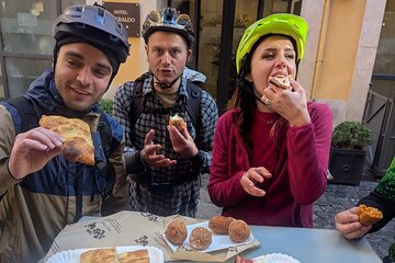 Pedal and taste: Top 5 tasting of Rome by ebike tour
