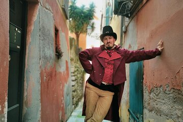 Unusual guided tour of Old Nice by a 19th century executioner