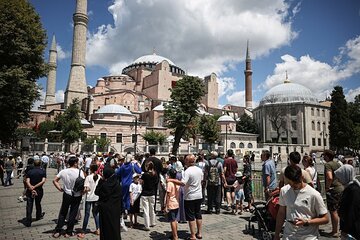  Discover the Magic of Old City – A Walking Tour Through Time