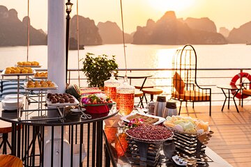 From Hanoi: Premium 5-Star Halong Day Cruise, Lunch, Limousine