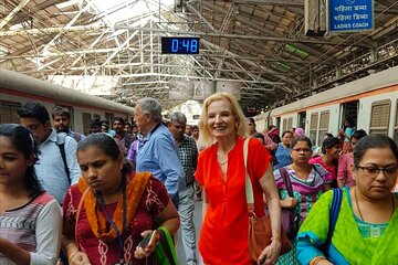 Mumbai Slum Tour with Dhobi Ghat Laundry & Train Ride Tour