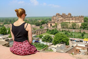 6-Day India Tour: Delhi, Agra, Orchha, Khajuraho & Varanasi