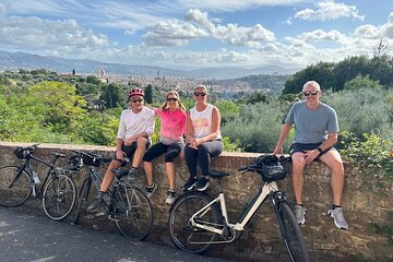 2-Day E-Bike Tuscany Tour with Meals, Wineries, and Farmstay