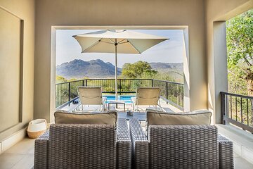 Pilanesberg Safari and Shepherd Tree Game Lodge Tour