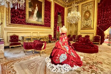 Louvre Fashion Exhibit Private Guided Tour with Priority Access